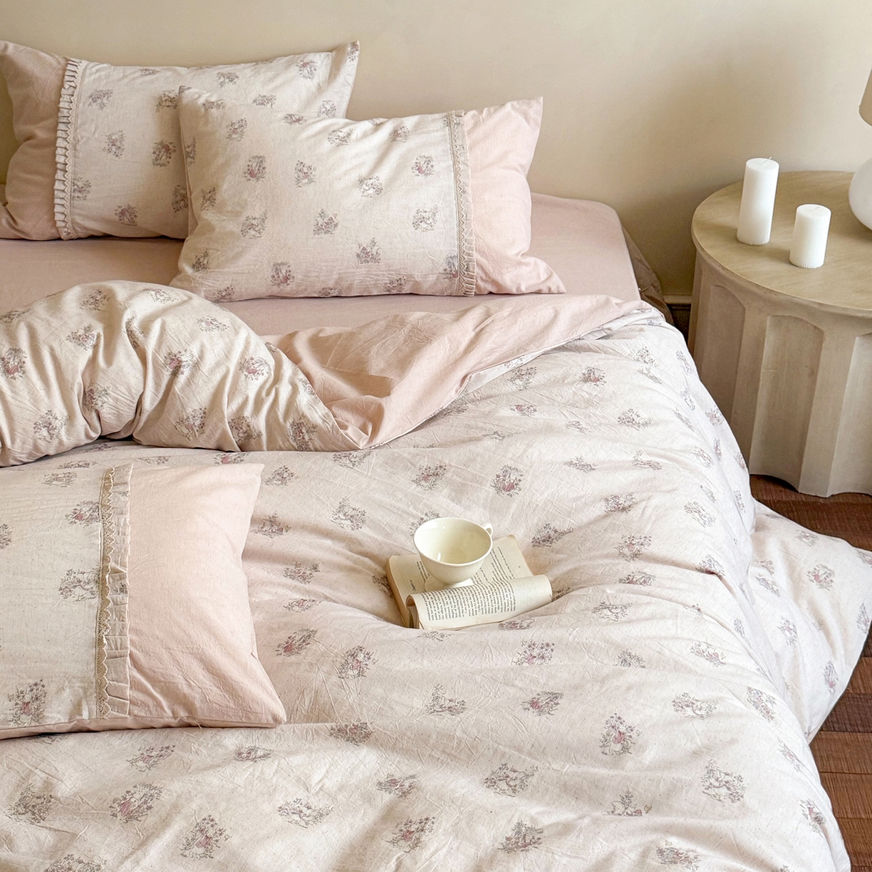 91家纺网 家纺一手货源 找家纺 艾唯希家纺 2026新款A类棉麻小碎花工艺四件套亚麻（控价品）-可可兔系列 可可兔-兔兔点