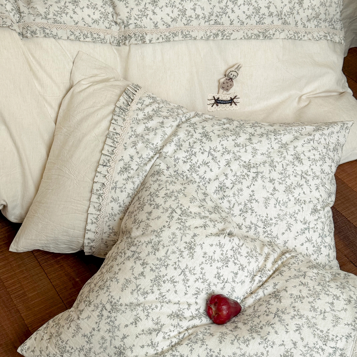 91家纺网 家纺一手货源 找家纺 艾唯希家纺 2026新款A类棉麻小碎花工艺四件套亚麻（控价品）-可可兔系列 可可兔-黑线花