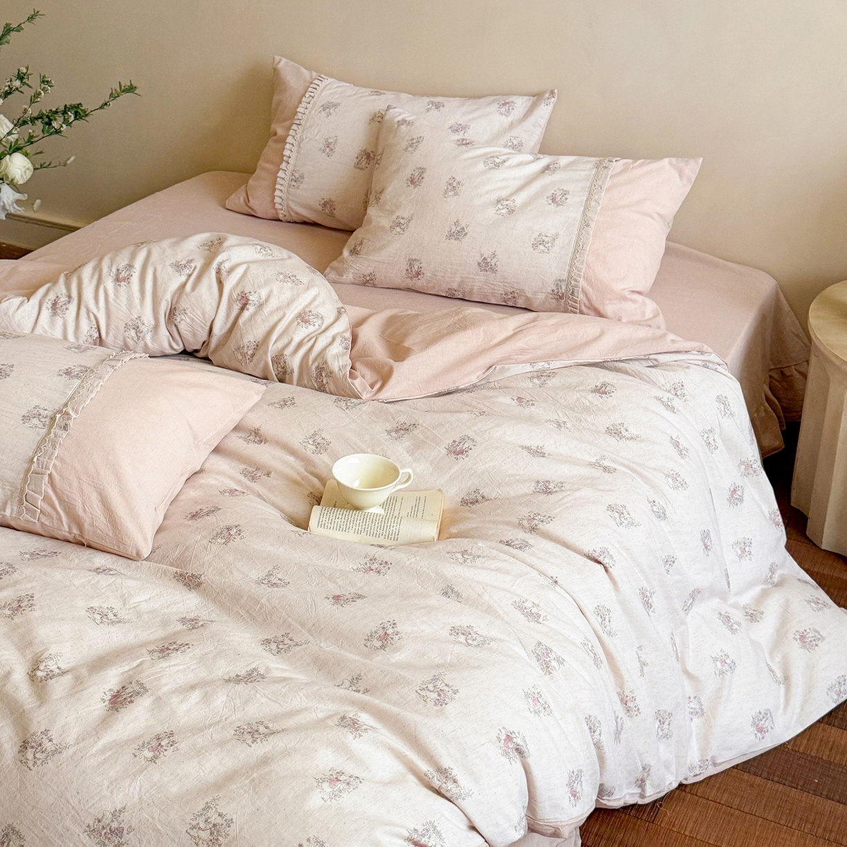 91家纺网 家纺一手货源 找家纺 艾唯希家纺 2026新款A类棉麻小碎花工艺四件套亚麻（控价品）-可可兔系列 可可兔-兔兔点