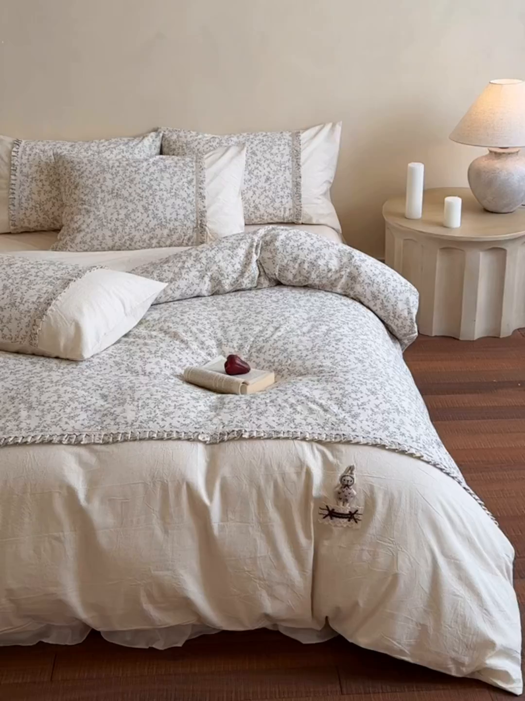 91家纺网 家纺一手货源 找家纺 艾唯希家纺 2026新款A类棉麻小碎花工艺四件套亚麻（控价品）-可可兔系列 可可兔-黑线花