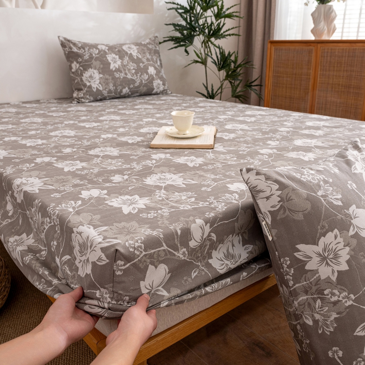 91家纺网 家纺一手货源 找家纺 首爱家纺 2026春夏新款亚麻老粗布床笠 床笠单件 墨棠