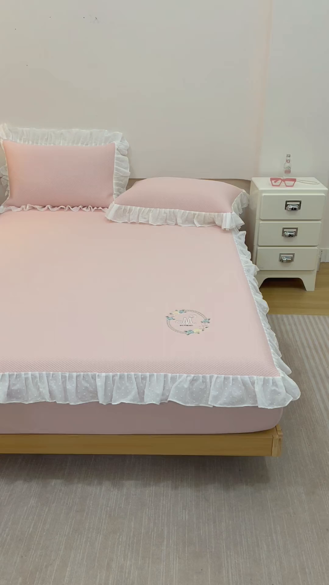 91家纺网 家纺一手货源 找家纺 （总）好儿喜家纺 2026新款凉席床笠冰丝席凉感豆豆席花边PE乙纶软凉席床笠凉席-花蜜