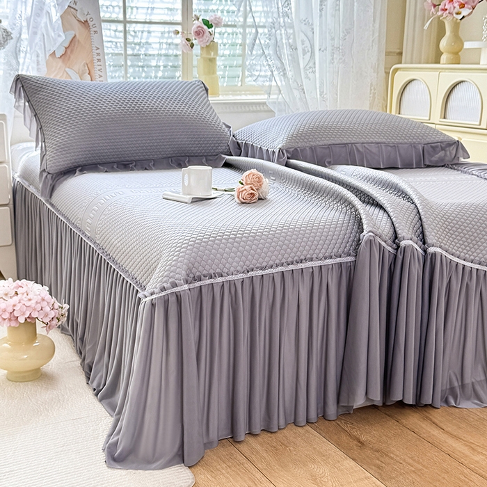 91家纺网 家纺一手货源 找家纺 苏米娜家纺SUMINA 2026新款高克重泡泡席乙纶中分子冰豆豆蕾丝床裙夏季冰丝软席四件套-minmin minmin-云灰