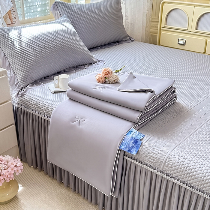 91家纺网 家纺一手货源 找家纺 苏米娜家纺SUMINA 2026新款高克重泡泡席乙纶中分子冰豆豆蕾丝床裙夏季冰丝软席四件套-minmin minmin-云灰