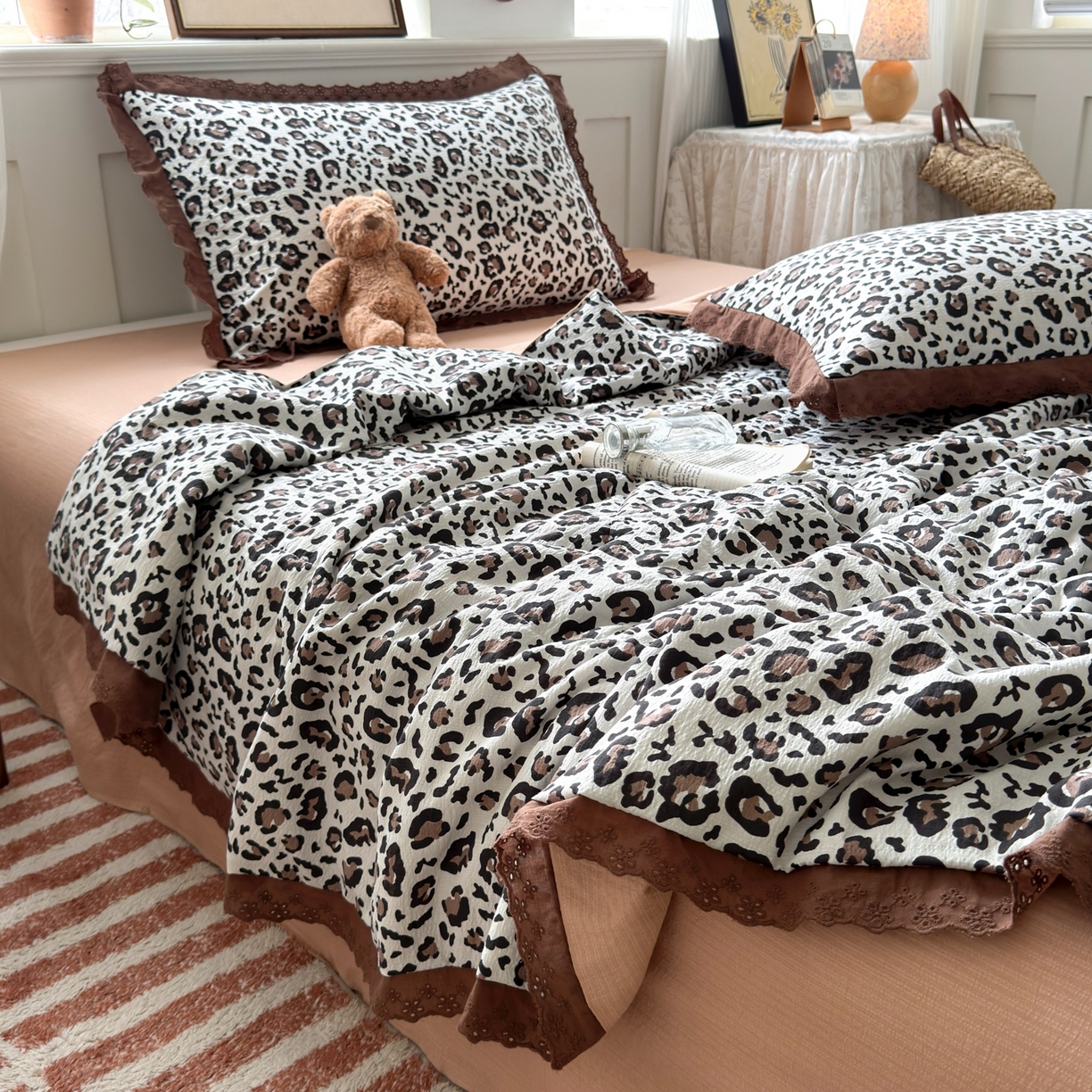 91家纺网 家纺一手货源 找家纺 花伞家居 2026新款全棉花边皱皱双层纱夏被夏凉被空调被四件套 夏被-卡其豹纹