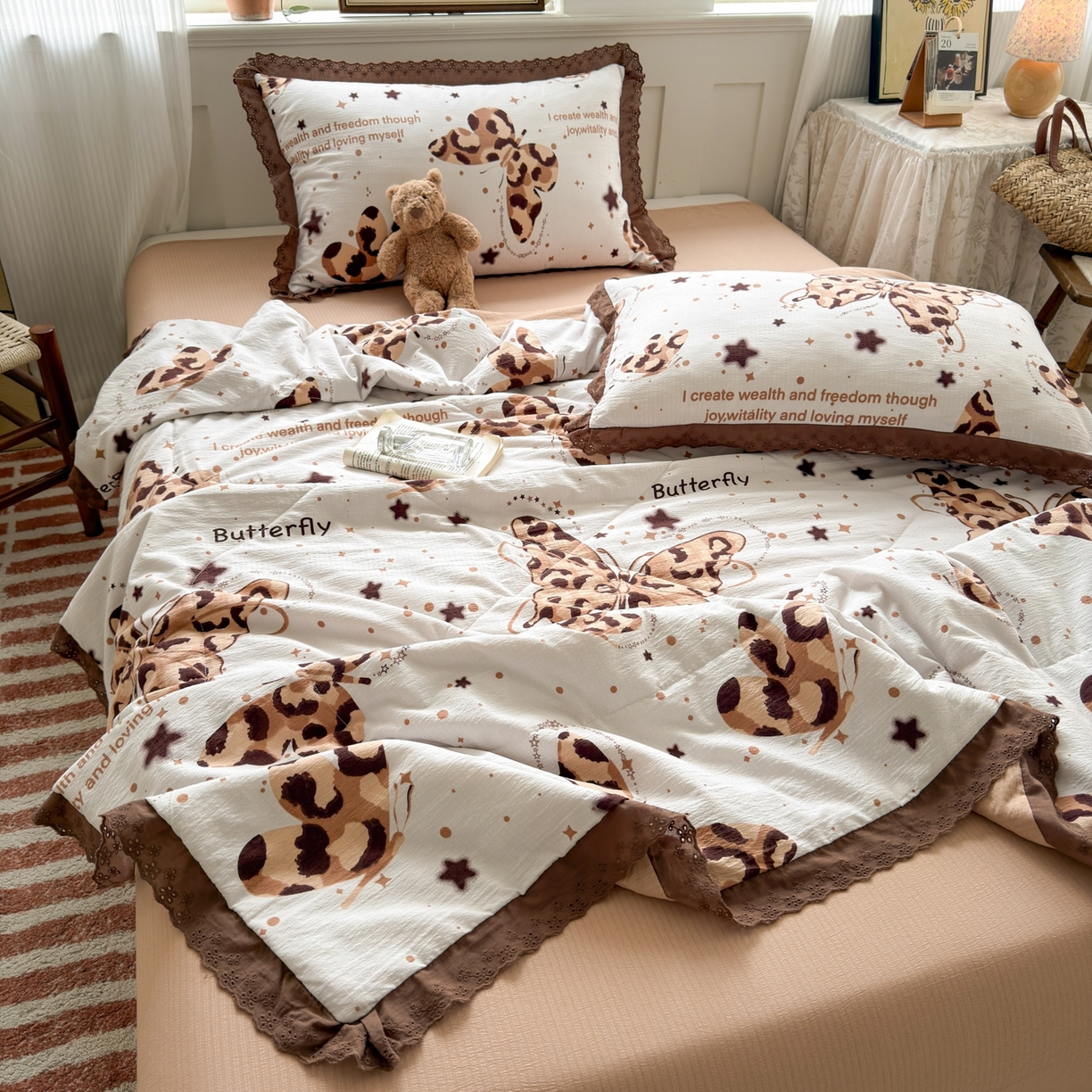 91家纺网 家纺一手货源 找家纺 花伞家居 2026新款全棉花边皱皱双层纱夏被夏凉被空调被四件套 夏被-豹纹蝴蝶