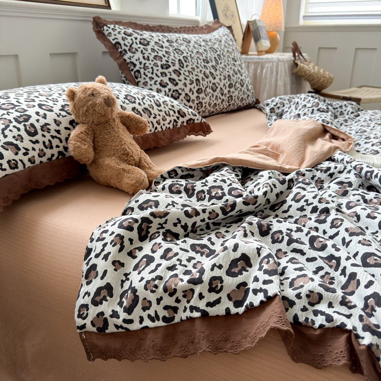 91家纺网 家纺一手货源 找家纺 花伞家居 2026新款全棉花边皱皱双层纱夏被夏凉被空调被四件套 夏被-卡其豹纹