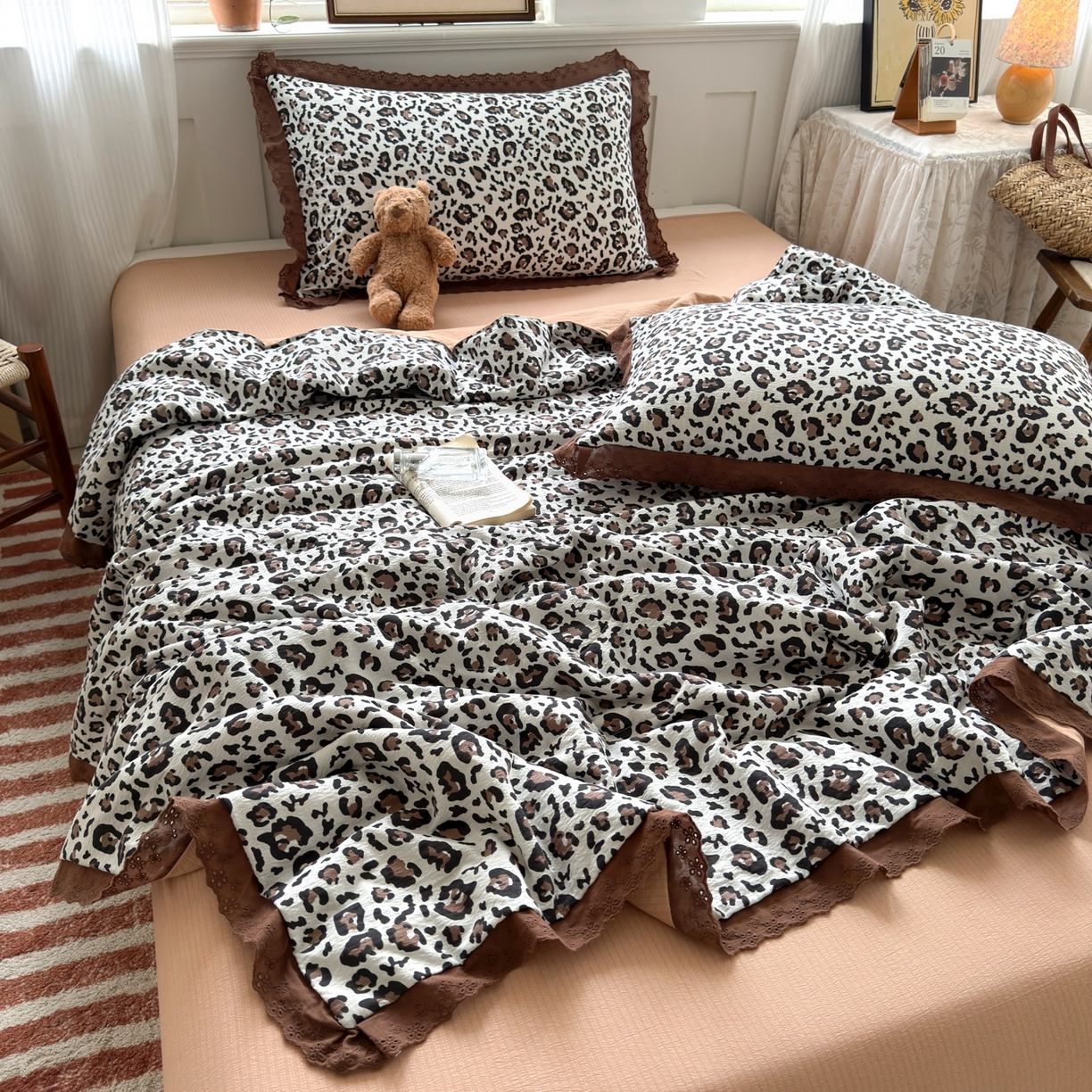 91家纺网 家纺一手货源 找家纺 花伞家居 2026新款全棉花边皱皱双层纱夏被夏凉被空调被四件套 夏被-卡其豹纹