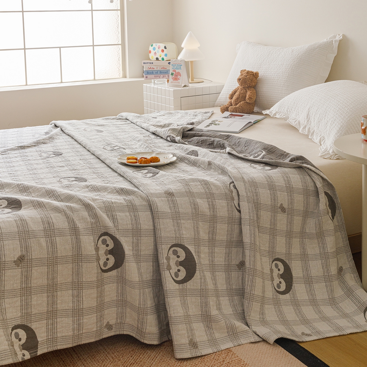 91家纺网 家纺一手货源 找家纺 悦然毛巾被 2026新款全棉纯棉三层纱布夏被毛巾被盖毯休闲色织提花卡通 暧企格语