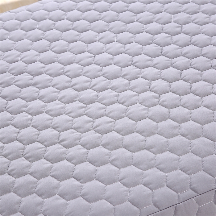 91家纺网 家纺一手货源 找家纺 乐逸家纺 2026新款四季亲肤夹棉绗缝款床罩 源头工厂床罩专供 专用床罩可定制 亲肤夹棉床罩浅灰