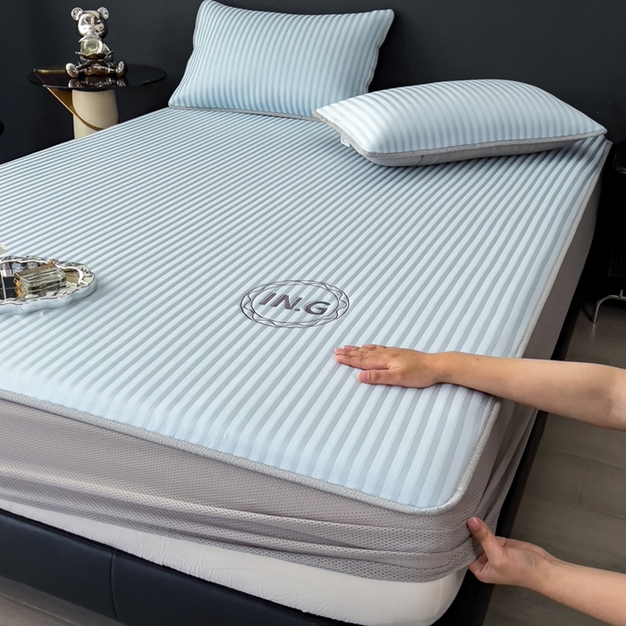 91家纺网 家纺一手货源 找家纺 （总）印季家纺 2026新款刺绣冰感条纹全锦凉席席子三件套