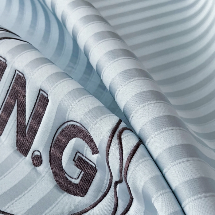 91家纺网 家纺一手货源 找家纺 印季家纺 2026新款刺绣冰感条纹全锦凉席席子三件套 冰川蓝-平铺款