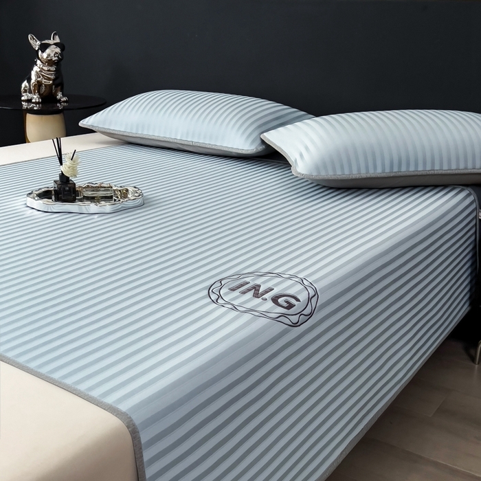 91家纺网 家纺一手货源 找家纺 印季家纺 2026新款刺绣冰感条纹全锦凉席席子三件套 冰川蓝-平铺款