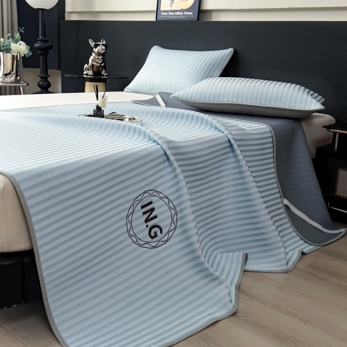 91家纺网 家纺一手货源 找家纺 印季家纺 2026新款刺绣冰感条纹全锦凉席席子三件套 冰川蓝-平铺款