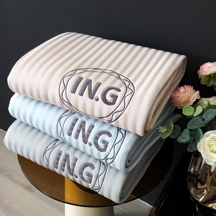 91家纺网 家纺一手货源 找家纺 印季家纺 2026新款刺绣冰感条纹全锦凉席席子三件套 组合图仅供展示不可下单