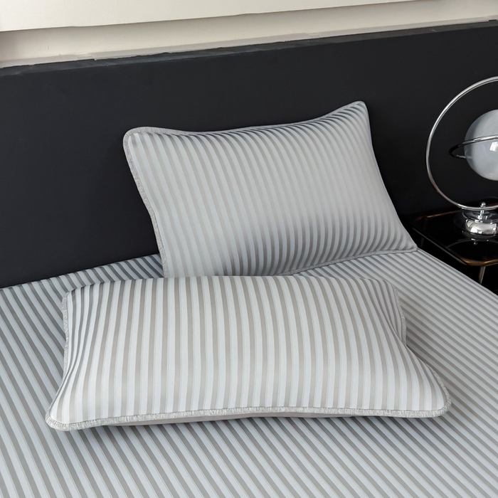 91家纺网 家纺一手货源 找家纺 印季家纺 2026新款刺绣冰感条纹全锦凉席席子三件套 冰烟灰-平铺款