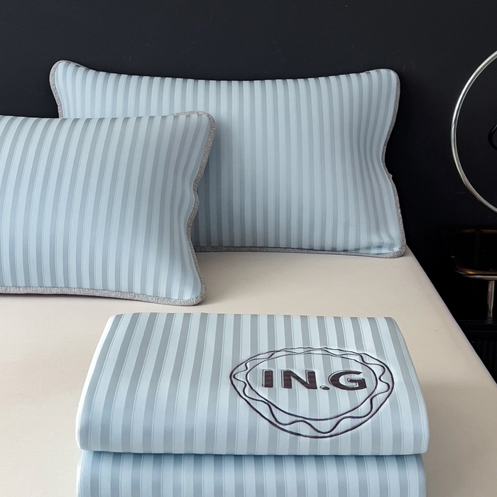 91家纺网 家纺一手货源 找家纺 印季家纺 2026新款刺绣冰感条纹全锦凉席席子三件套 冰川蓝-平铺款