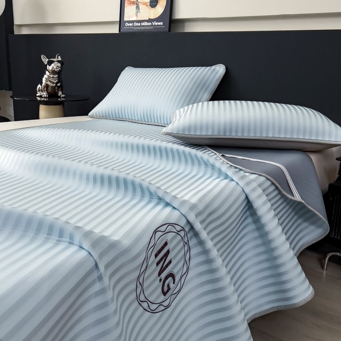 91家纺网 家纺一手货源 找家纺 印季家纺 2026新款刺绣冰感条纹全锦凉席席子三件套 冰川蓝-平铺款