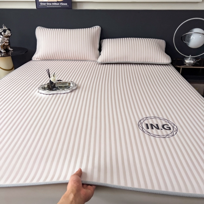 印季家纺 2026新款刺绣冰感条纹全锦凉席席子三件套 冰莓粉-平铺款