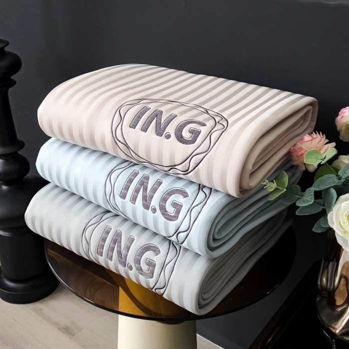 91家纺网 家纺一手货源 找家纺 印季家纺 2026新款刺绣冰感条纹全锦凉席席子三件套 组合图仅供展示不可下单