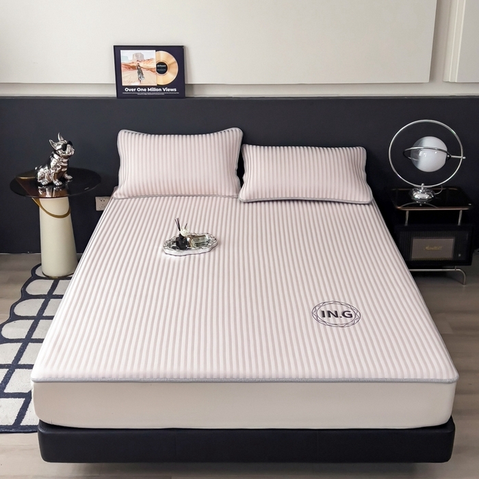 91家纺网 家纺一手货源 找家纺 印季家纺 2026新款刺绣冰感条纹全锦凉席席子三件套 冰莓粉-平铺款