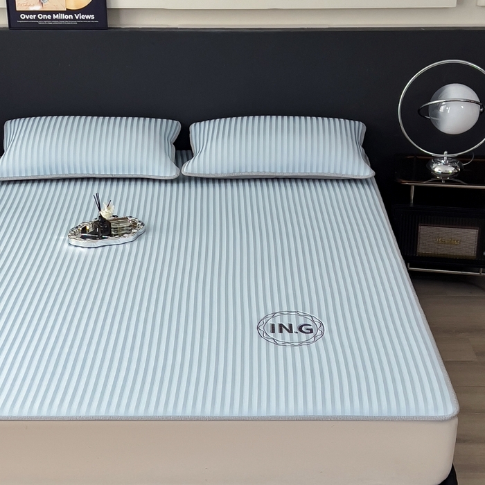 91家纺网 家纺一手货源 找家纺 印季家纺 2026新款刺绣冰感条纹全锦凉席席子三件套 冰川蓝-平铺款