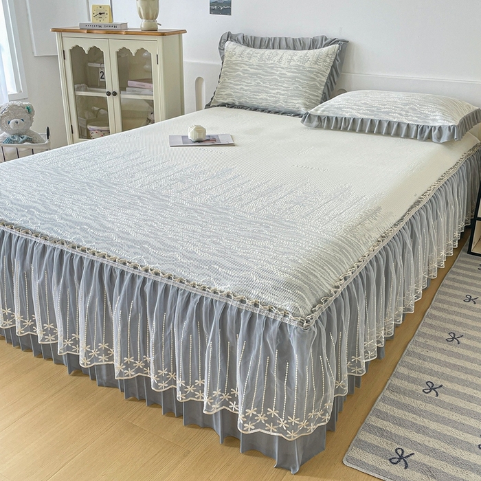 91家纺网 家纺一手货源 找家纺 铠畅家纺  2026新款冰豆豆PE高分子凉感印花床裙款凉席三件套 幸运树系列 幸运树-灰