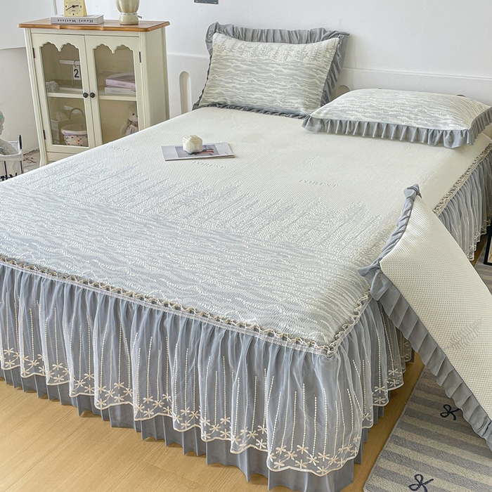 91家纺网 家纺一手货源 找家纺 铠畅家纺  2026新款冰豆豆PE高分子凉感印花床裙款凉席三件套 幸运树系列 幸运树-灰