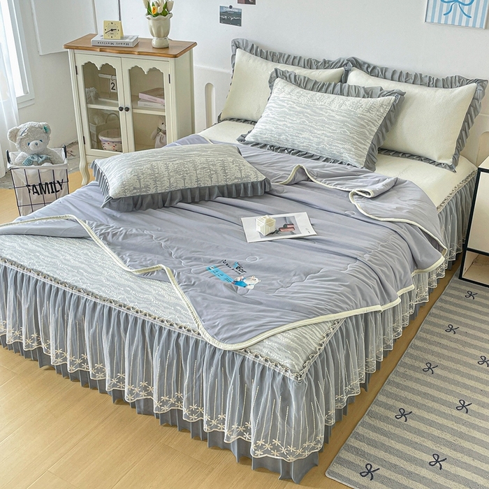 91家纺网 家纺一手货源 找家纺 铠畅家纺  2026新款冰豆豆PE高分子凉感印花床裙款凉席三件套 幸运树系列 幸运树-灰