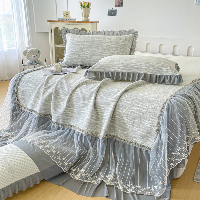 91家纺网 家纺一手货源 找家纺 铠畅家纺  2026新款冰豆豆PE高分子凉感印花床裙款凉席三件套 幸运树系列 幸运树-灰