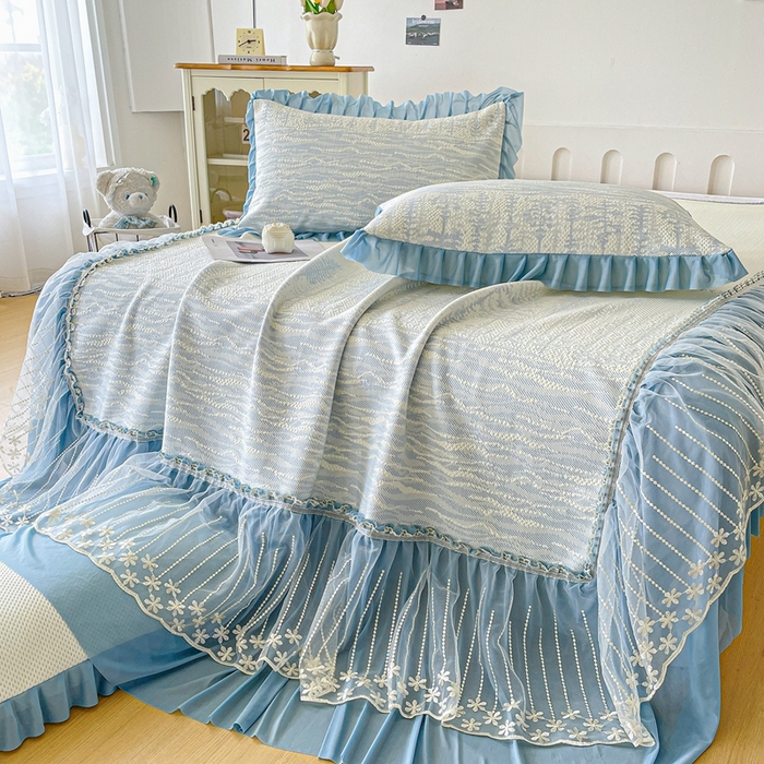 91家纺网 家纺一手货源 找家纺 铠畅家纺  2026新款冰豆豆PE高分子凉感印花床裙款凉席三件套 幸运树系列 幸运树-蓝