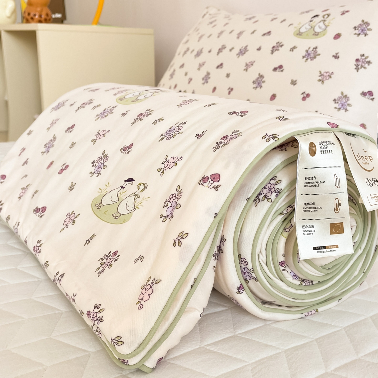 91家纺网 家纺一手货源 找家纺 一加一 2026新款A类牛奶丝针织棉大豆夏被夏凉被空调被 你好鸭！