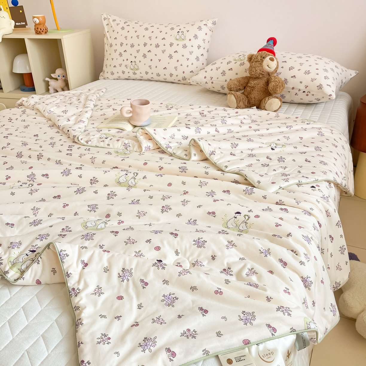 91家纺网 家纺一手货源 找家纺 一加一 2026新款A类牛奶丝针织棉大豆夏被夏凉被空调被 你好鸭！