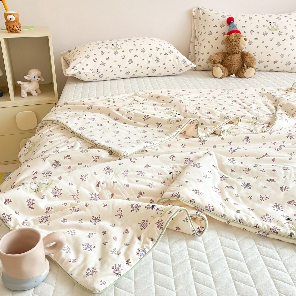 91家纺网 家纺一手货源 找家纺 一加一 2026新款A类牛奶丝针织棉大豆夏被夏凉被空调被 你好鸭！