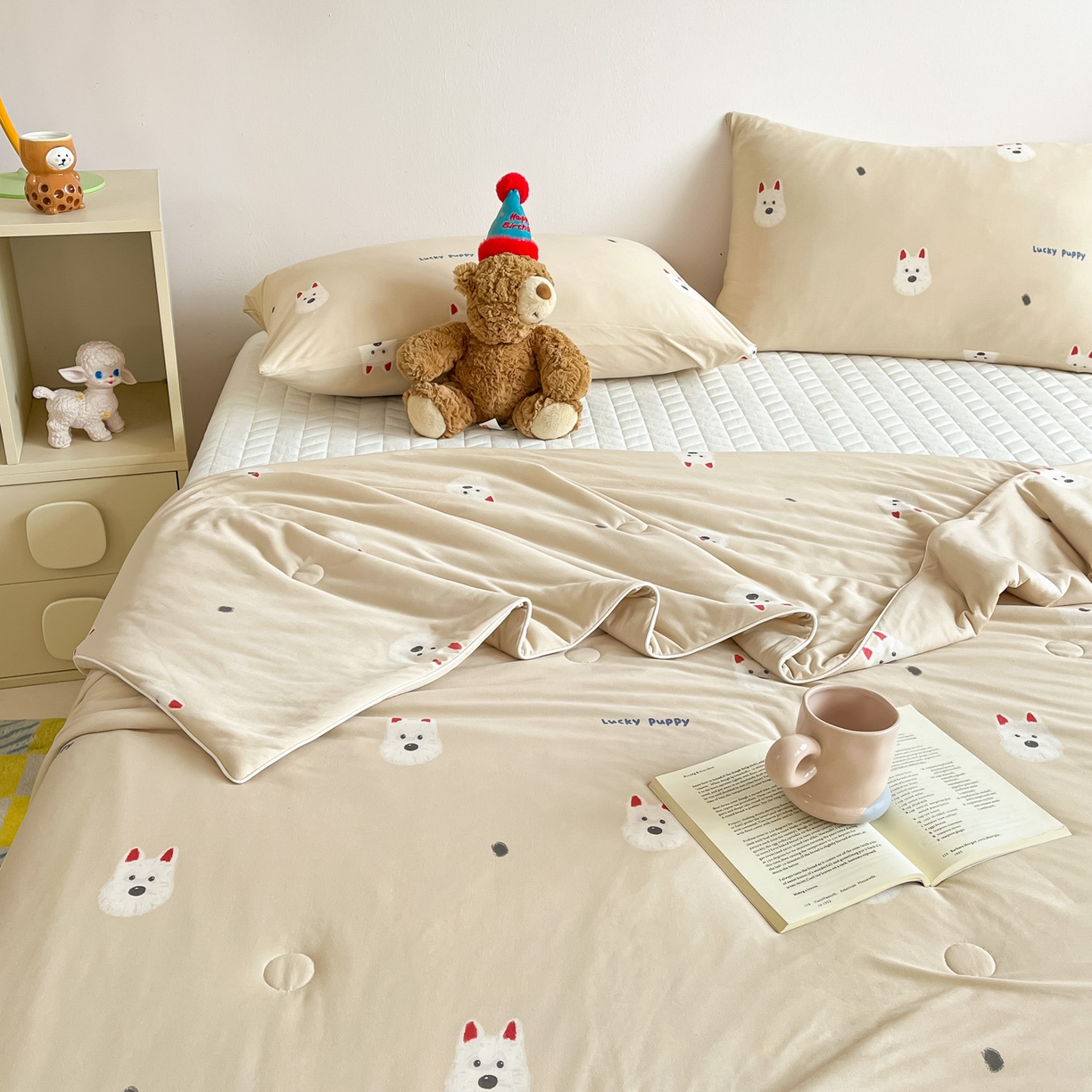 91家纺网 家纺一手货源 找家纺 一加一 2026新款A类牛奶丝针织棉大豆夏被夏凉被空调被 可乐修狗