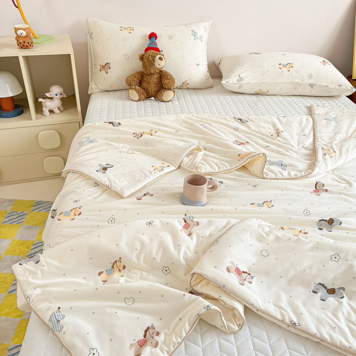 91家纺网 家纺一手货源 找家纺 一加一 2026新款A类牛奶丝针织棉大豆夏被夏凉被空调被 快乐小马驹