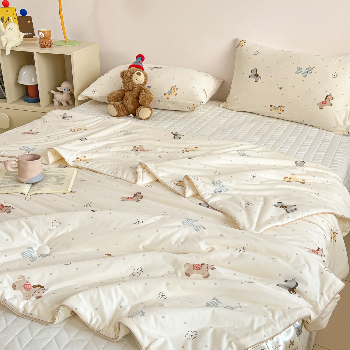 91家纺网 家纺一手货源 找家纺 一加一 2026新款A类牛奶丝针织棉大豆夏被夏凉被空调被 快乐小马驹