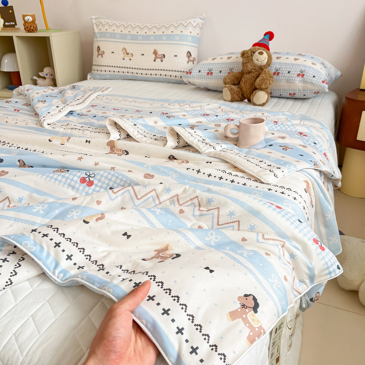 91家纺网 家纺一手货源 找家纺 一加一 2026新款A类牛奶丝针织棉大豆夏被夏凉被空调被 幸运加马