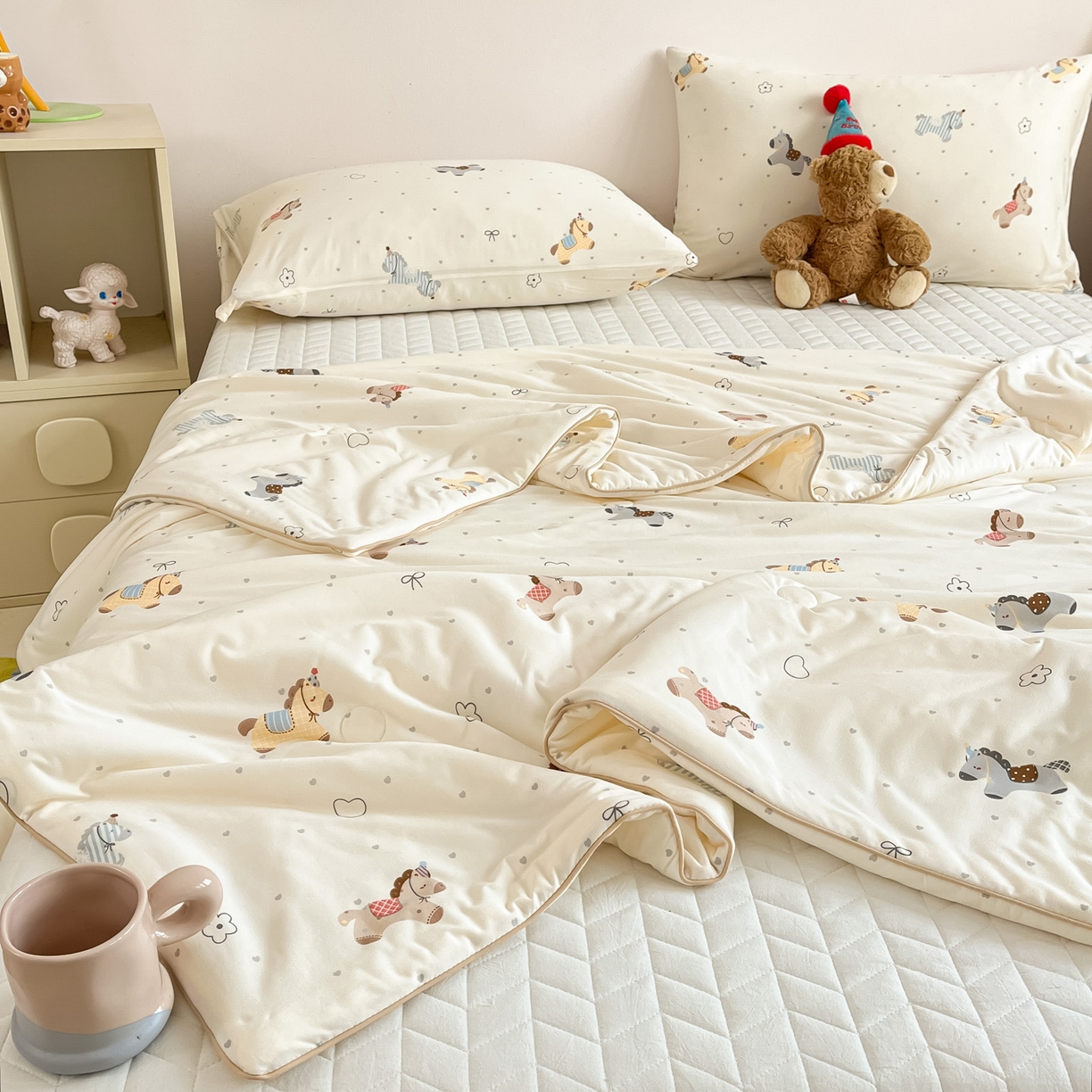 91家纺网 家纺一手货源 找家纺 一加一 2026新款A类牛奶丝针织棉大豆夏被夏凉被空调被 快乐小马驹