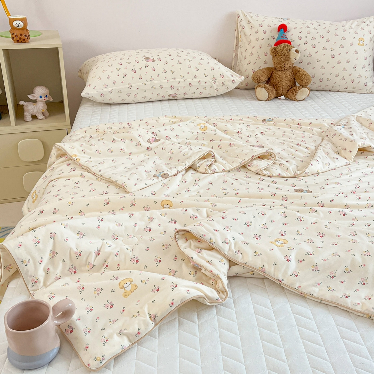 91家纺网 家纺一手货源 找家纺 一加一 2026新款A类牛奶丝针织棉大豆夏被夏凉被空调被 花径小狗