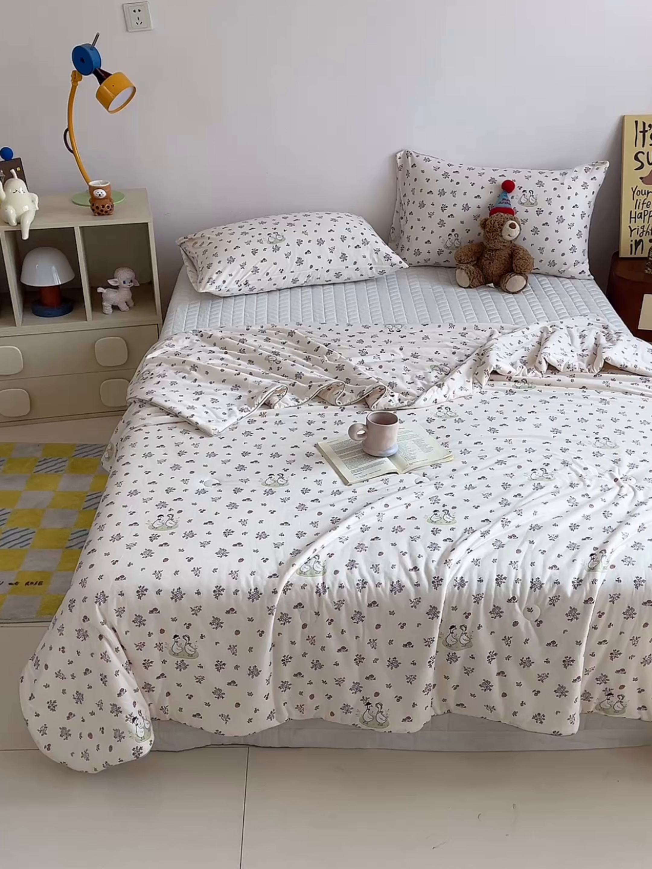 91家纺网 家纺一手货源 找家纺 一加一 2026新款A类牛奶丝针织棉大豆夏被夏凉被空调被 你好鸭！