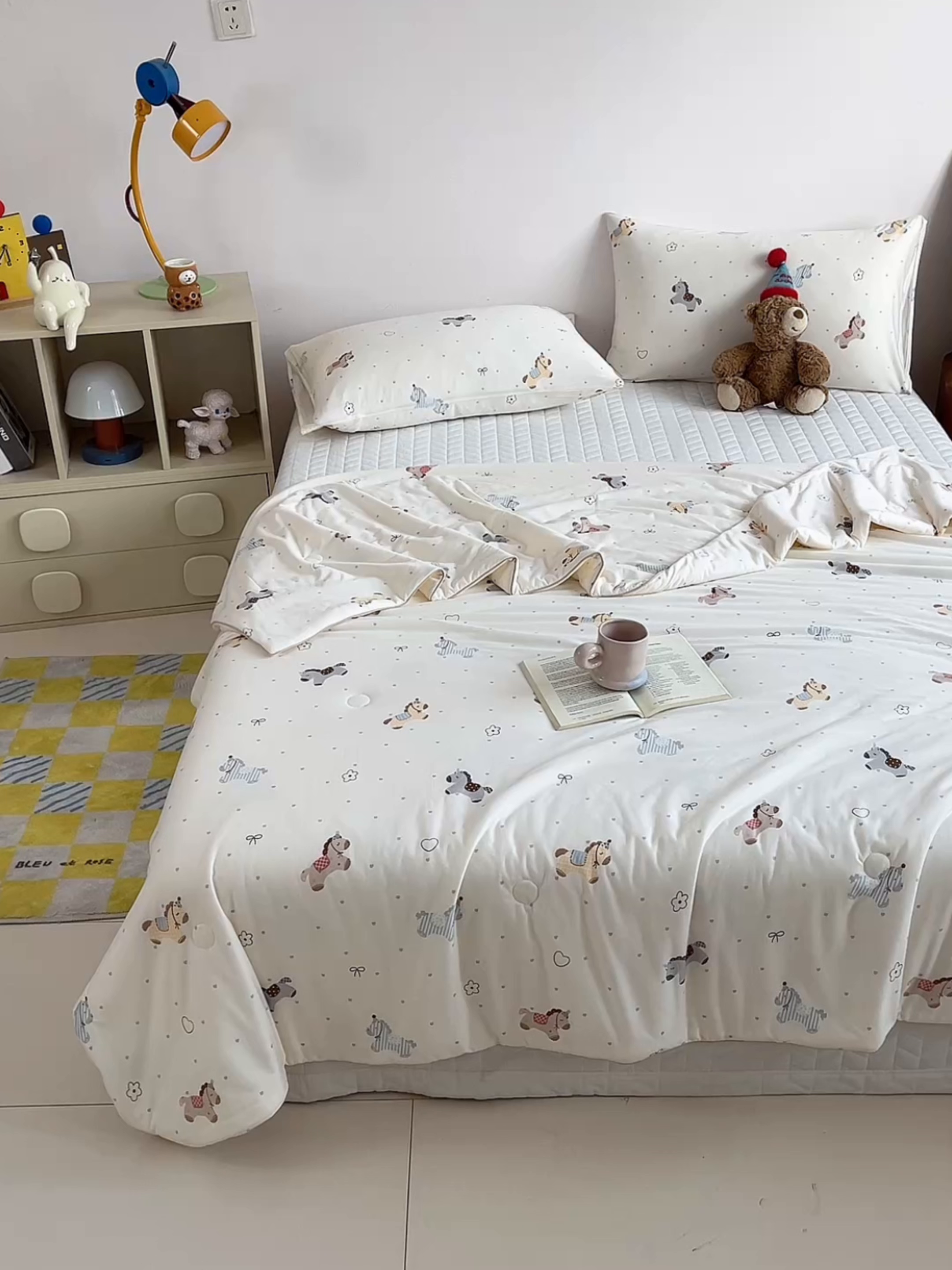 91家纺网 家纺一手货源 找家纺 一加一 2026新款A类牛奶丝针织棉大豆夏被夏凉被空调被 快乐小马驹