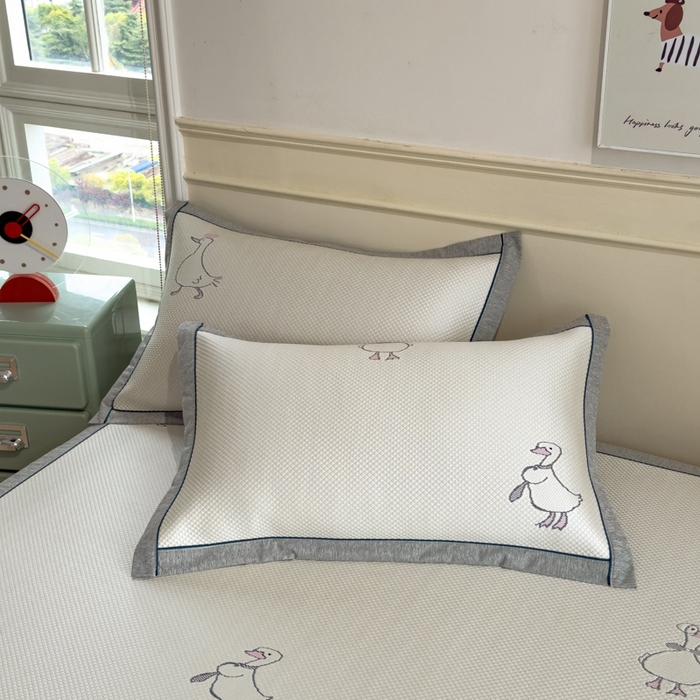 91家纺网 家纺一手货源 找家纺 印季家纺 2026新款卡通凉感提花豆豆席凉席席子三件套 大白鹅