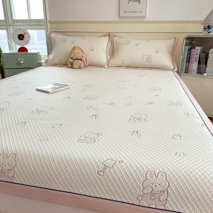 91家纺网 家纺一手货源 找家纺 印季家纺 2026新款卡通凉感提花豆豆席凉席席子三件套 粉粉兔