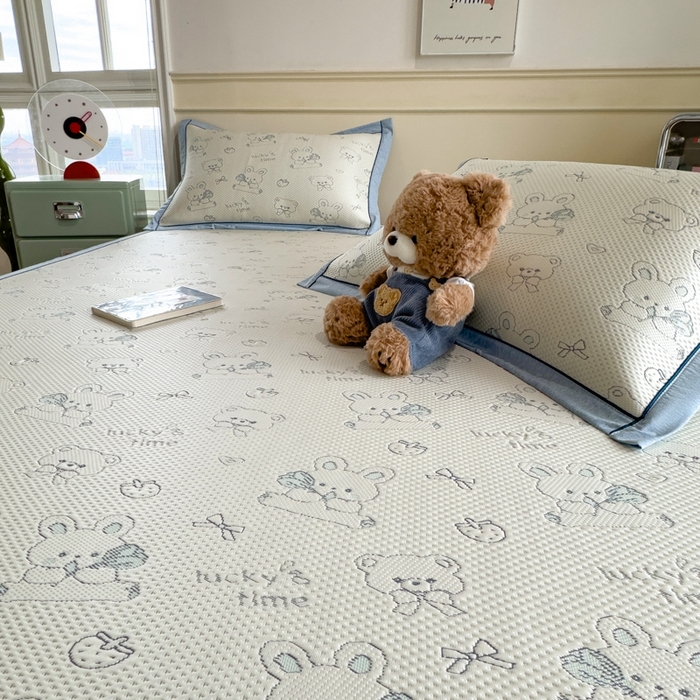 91家纺网 家纺一手货源 找家纺 印季家纺 2026新款卡通凉感提花豆豆席凉席席子三件套 蓝兔