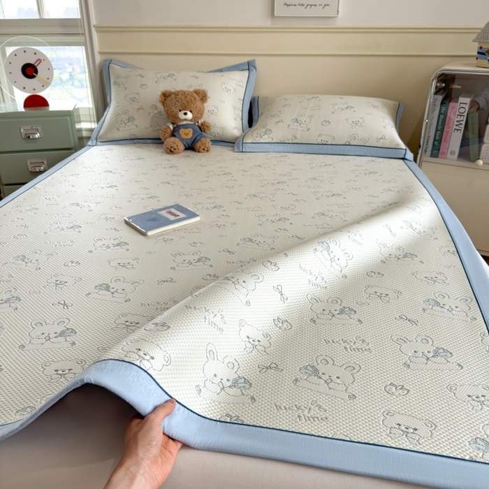 91家纺网 家纺一手货源 找家纺 印季家纺 2026新款卡通凉感提花豆豆席凉席席子三件套 蓝兔