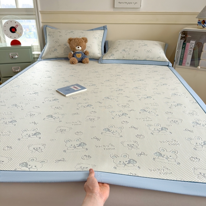 91家纺网 家纺一手货源 找家纺 印季家纺 2026新款卡通凉感提花豆豆席凉席席子三件套 蓝兔