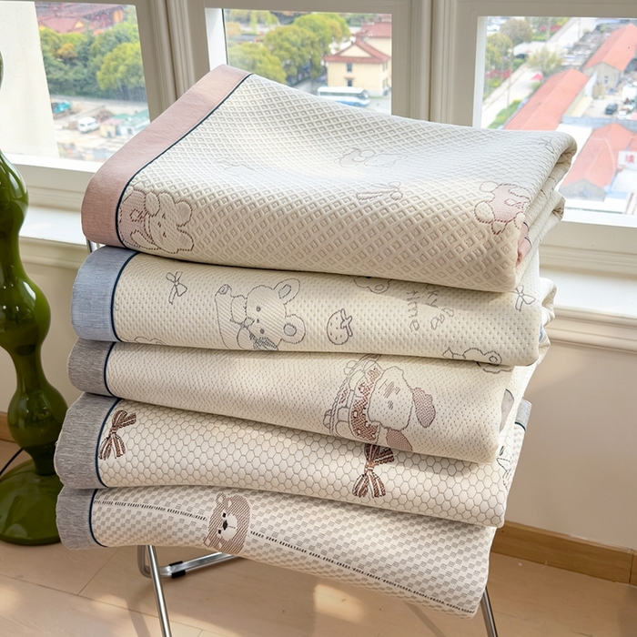 91家纺网 家纺一手货源 找家纺 印季家纺 2026新款卡通凉感提花豆豆席凉席席子三件套 组合图仅供展示不可下单