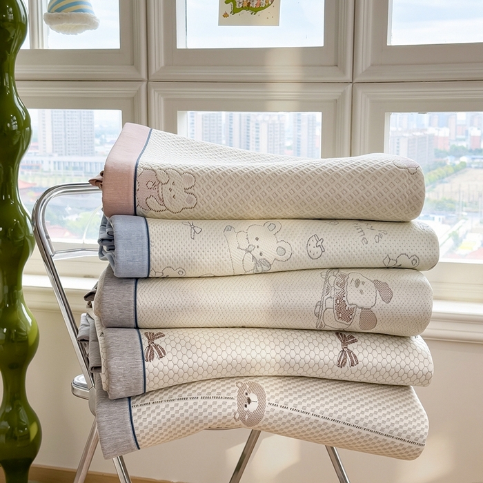 91家纺网 家纺一手货源 找家纺 印季家纺 2026新款卡通凉感提花豆豆席凉席席子三件套 组合图仅供展示不可下单