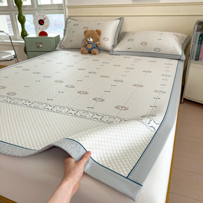 91家纺网 家纺一手货源 找家纺 印季家纺 2026新款卡通凉感提花豆豆席凉席席子三件套 条纹熊